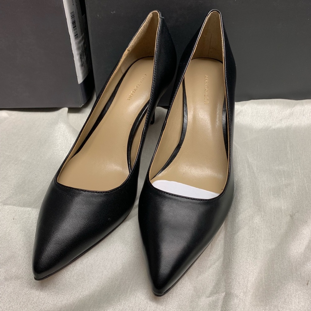 Ann Taylor black shoe